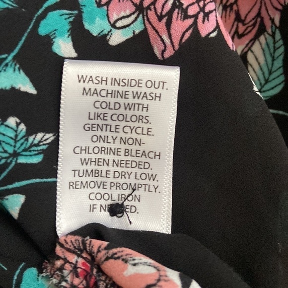 Candie's Black Floral Lace Long Sleeve Blouse M NWT - Picture 8 of 10